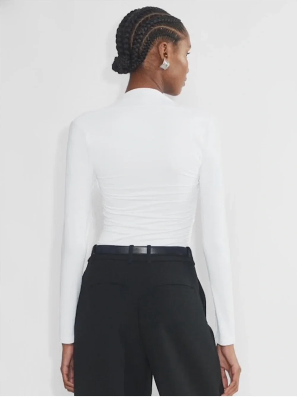 New without Tags - Aritzia Women Body Contour Flourish Long sleeve - Picture 5 of 9
